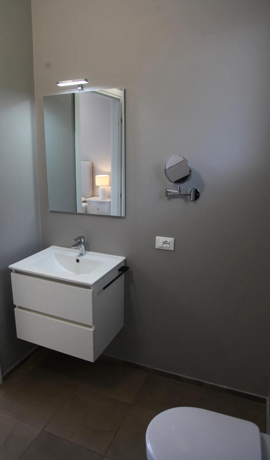 Private bathroom vanity and mirror in the Orchidea double room